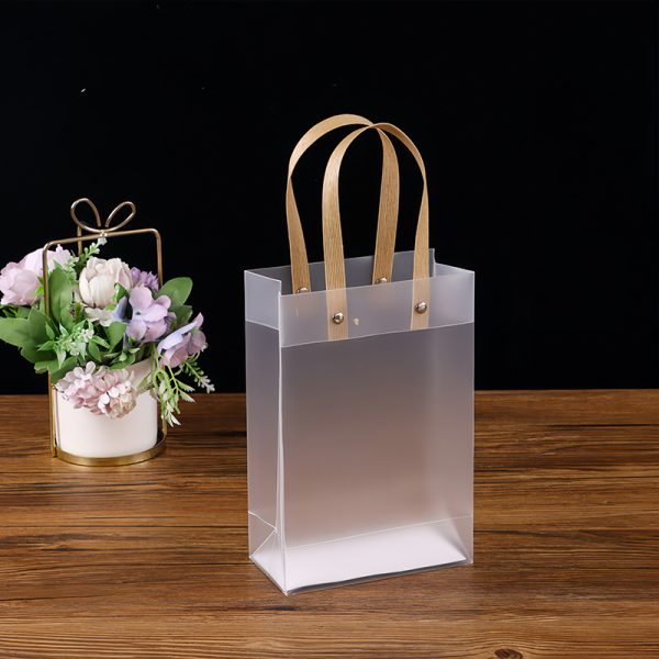 Customized PP Portable Frosted Bag with Plastic Handle Transparent PP Handbag for Gift Shopping