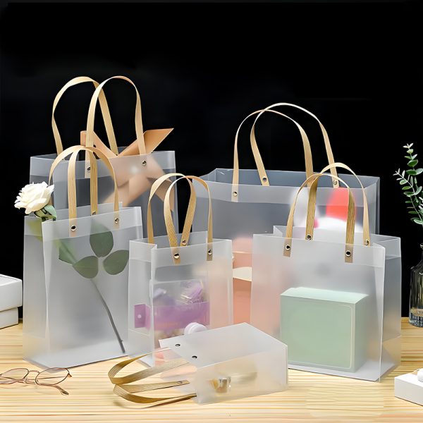 Customized PP Portable Frosted Bag with Plastic Handle Transparent PP Handbag for Gift Shopping